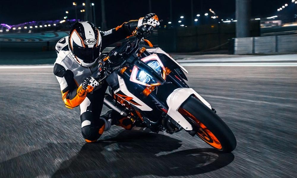 เปิดตัวรถใหม่จากค่าย KTM กับ All New Duke 390 รุ่น 2017