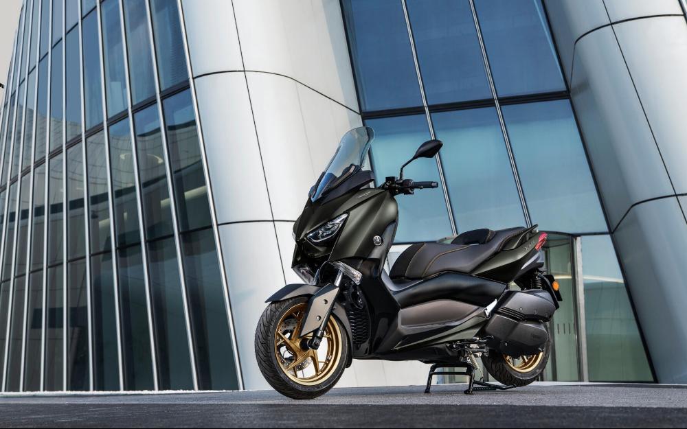 Yamaha XMAX 300 ใหม่