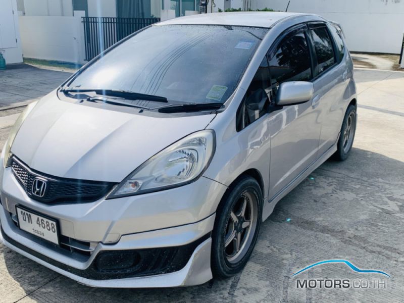 Secondhand HONDA JAZZ (2013)