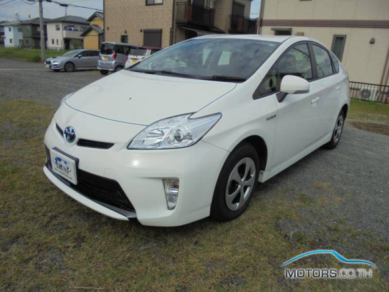 Secondhand TOYOTA PRIUS (2014)