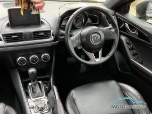 Secondhand MAZDA 3 (2015)