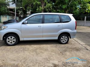 Secondhand TOYOTA AVANZA (2005)