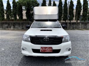 Secondhand TOYOTA HILUX (2013)