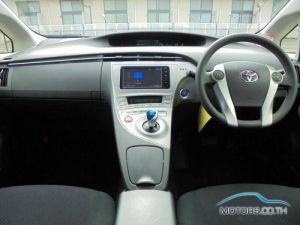 Secondhand TOYOTA PRIUS (2014)