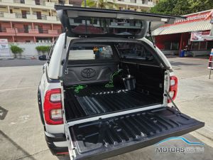 Secondhand TOYOTA HILUX REVO (2021)